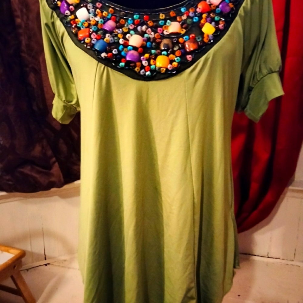 New Directions Women's top. XL. Olive Green. Beaded collar